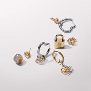 Alternative view of Charm Pandora Moments Mạ Vàng 14K Đính Đá Trong Suốt